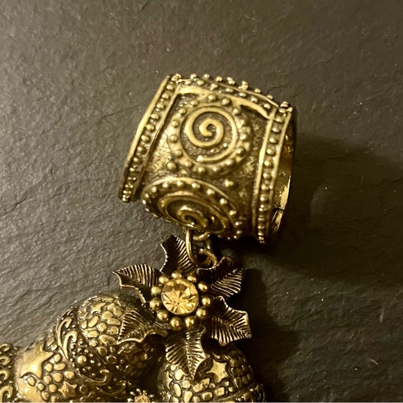 Vintage GB Antiqued Gold-tone Rhinestone Pendant Swirling Modern Scarf Ring Clip - Picture 7 of 15